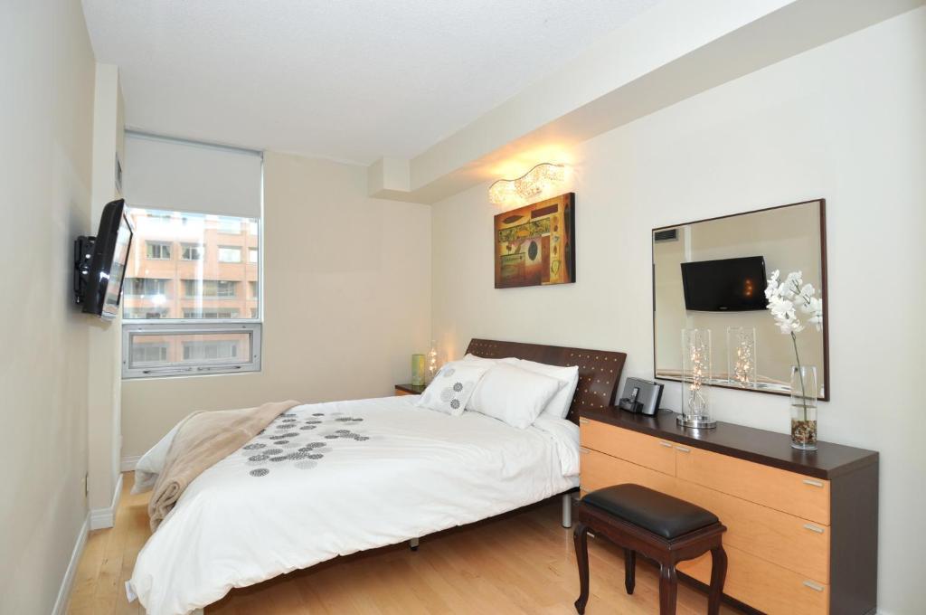 Yonge Suites Furnished Apartments Торонто Стая снимка